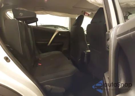 2016 Toyota Rav4 Xle z USA, uszkodzony, nr VIN JTMWFREV5GD082103